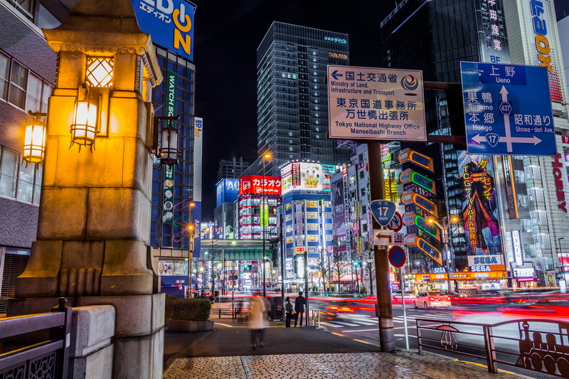 nii_19_Nacht_Akihabara_Electronic_Town_resize